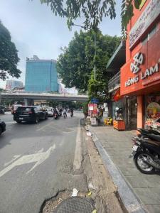 Bán Mặt Phố Bạch Mai 5 tầng| 39m2, Mặt tiền Rộng - Kinh Doanh, Vỉa hè đá bóng. Giá Chỉ 18 tỷ